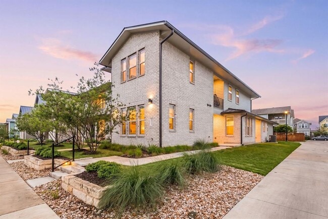 Building Photo - 2409 Simond Ave