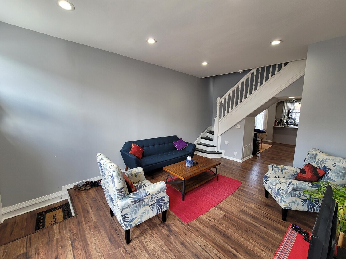 Primary Photo - 207 N Luzerne Ave