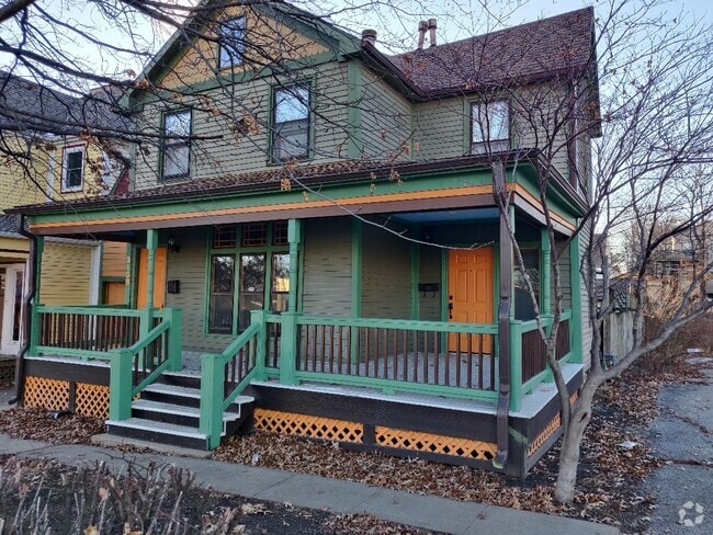 Building Photo - 3158 Oak St