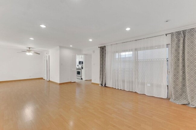 Foto del edificio - 4950 Louise Ave