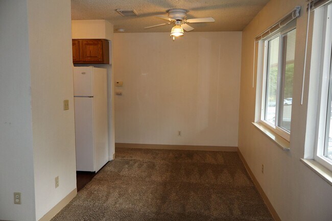 Building Photo - Cozy 1-Bedroom in a Prime Midtown Location