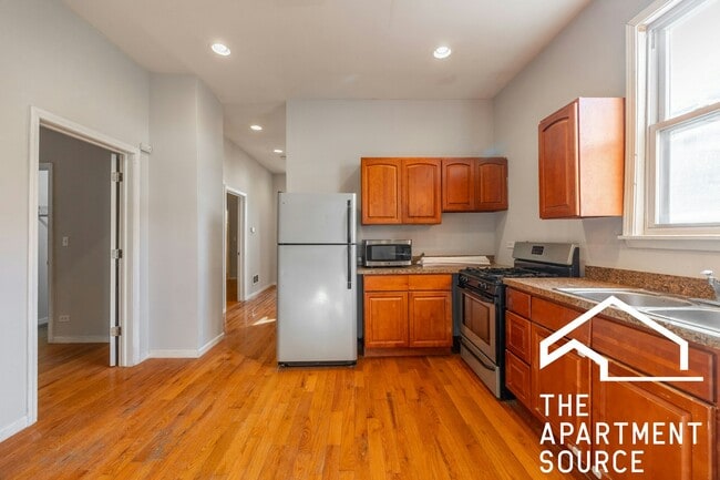 Photo - 2416 N Maplewood Ave Apartment