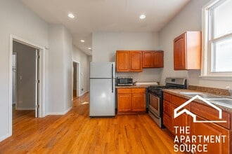 Building Photo - 2416 N Maplewood Ave
