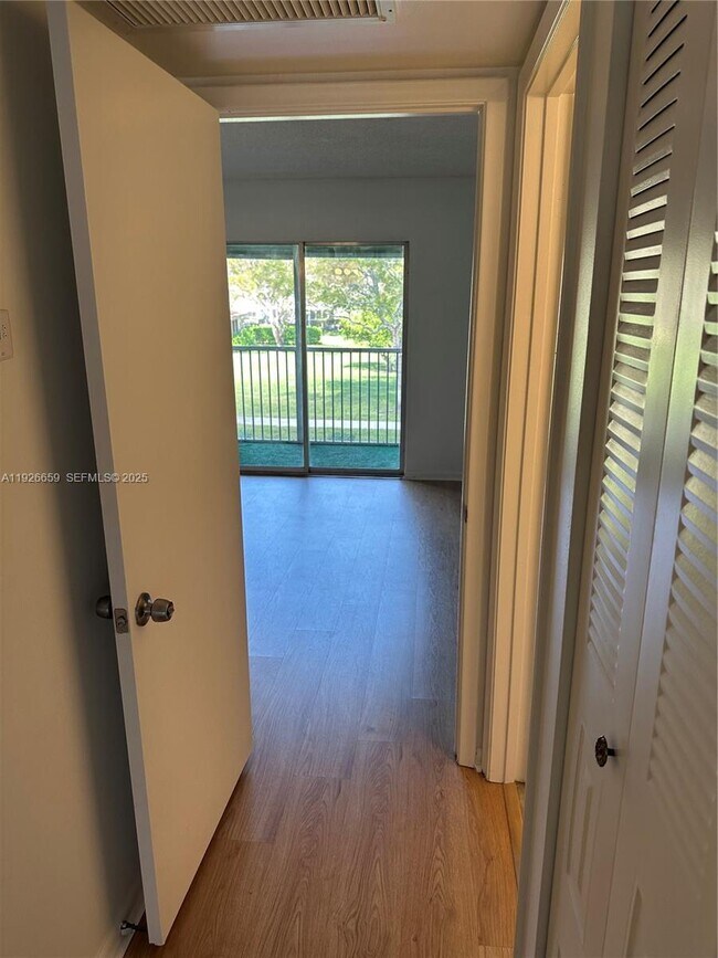 Foto del edificio - 13255 SW 9th Ct