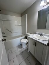 Building Photo - 225 Queen St