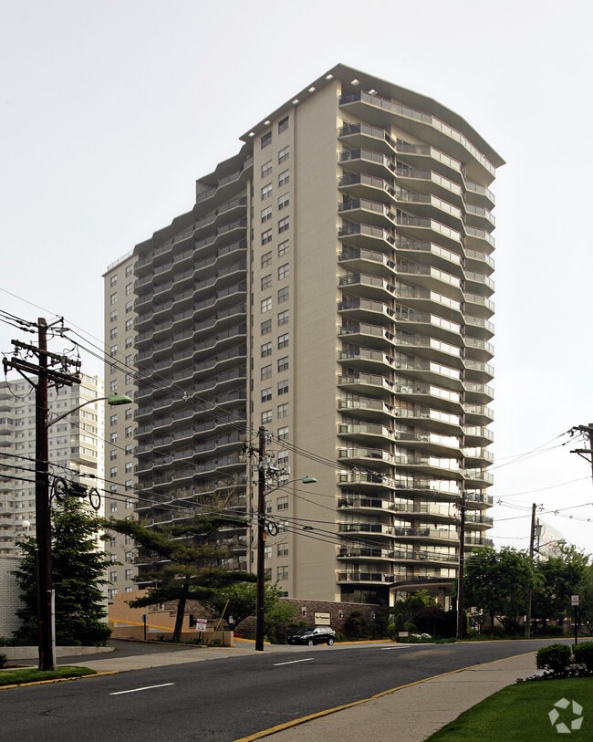 The Pembroke at Fort Lee Apartments Fort Lee, NJ