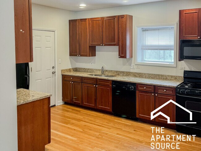 Building Photo - 3922 N Pine Grove Ave