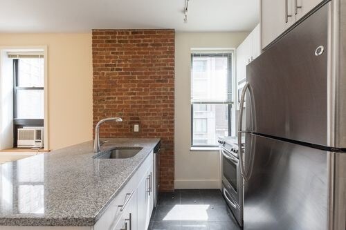Building Photo - 128 E 97th St
