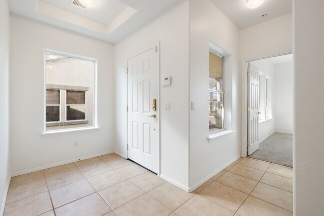 Building Photo - 533 N Cortina St