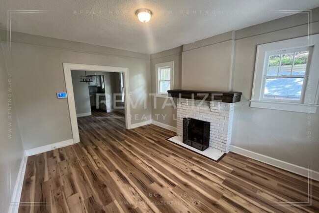Foto del edificio - Beautiful Renovated 3 Bedroom/2 Bathroom H...