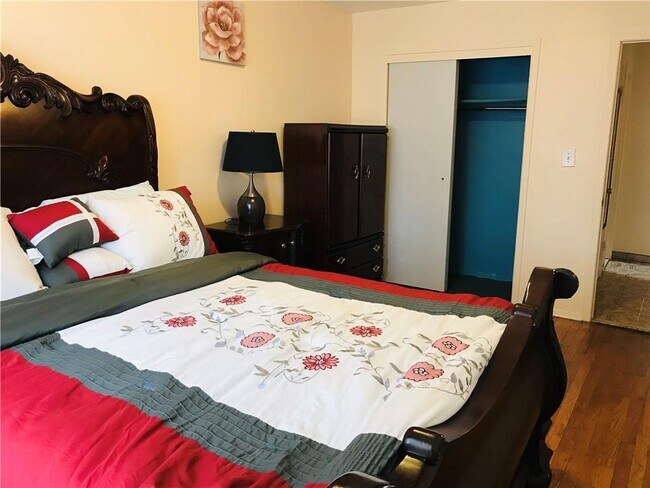 Foto del edificio - 917 E 92nd St