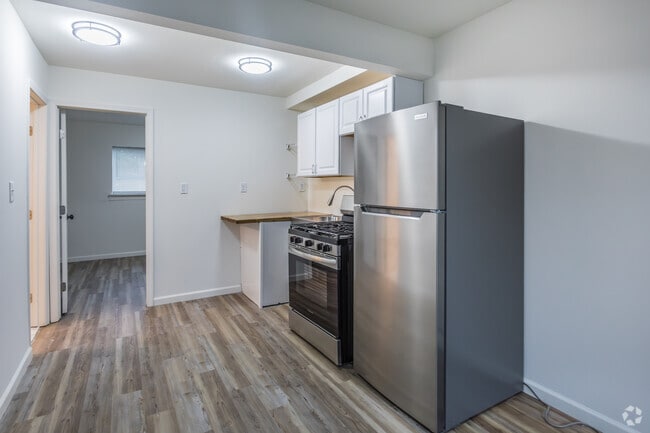 1BR, 1BA - 550SF - Kitchen - Hawthorne on Adams Apartments