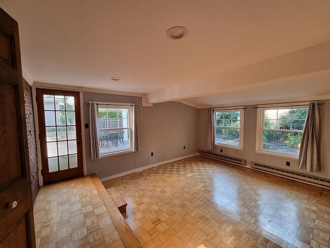 Building Photo - 179 Amherstdale Rd