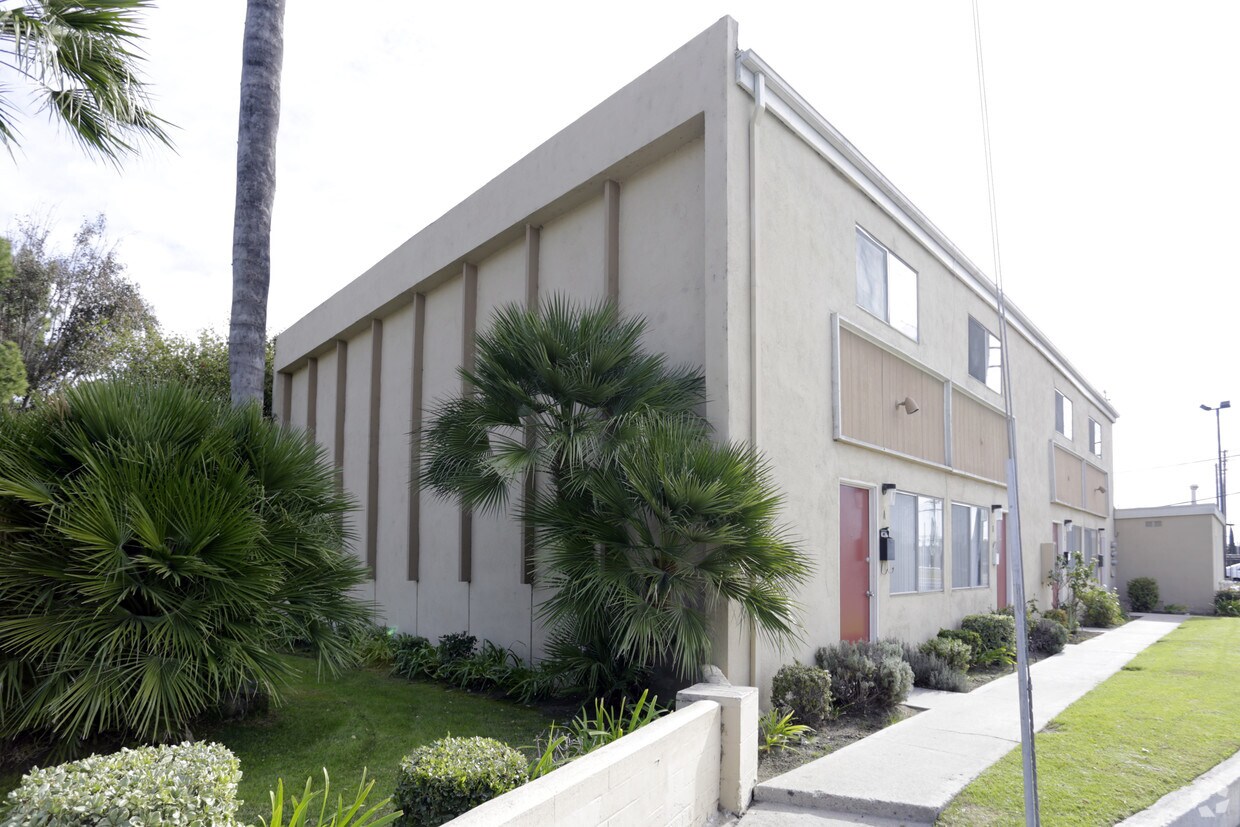 Palm Tree Gardens Apartments - Palm Tree Gardens Apartments  