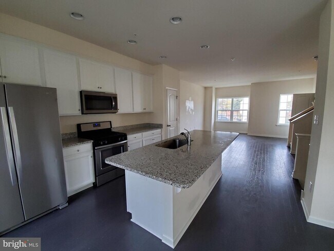 Building Photo - 33 Iron Gate Rd