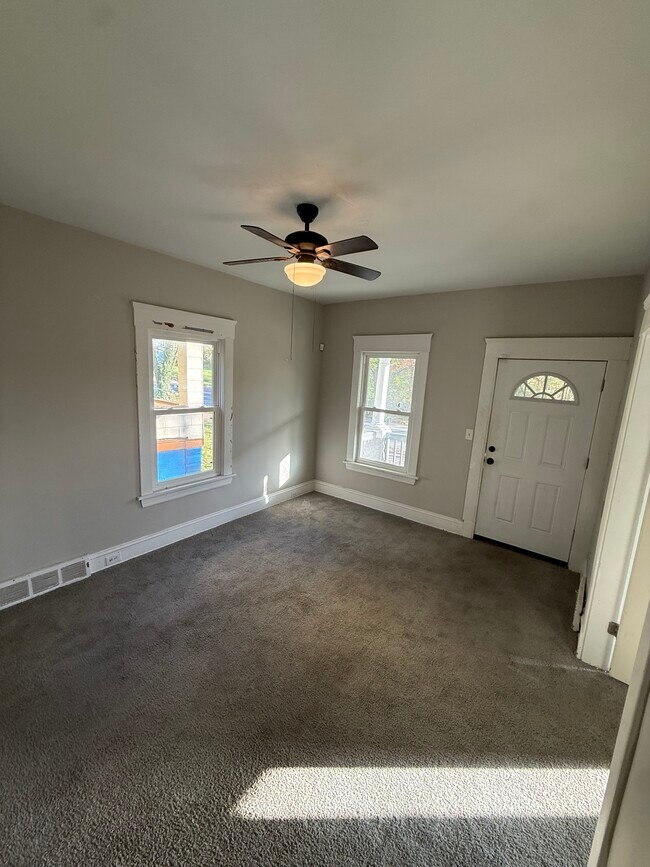 Foto del edificio - 10303 Sophia Ave