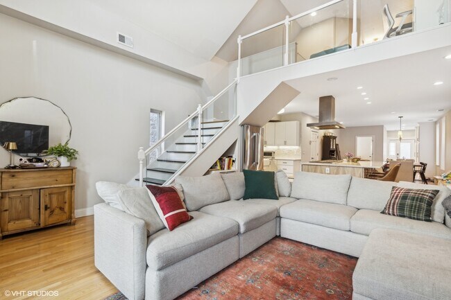 Foto del edificio - 1033 N Hermitage Ave