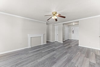 Building Photo - 121 Mark Twain Cir
