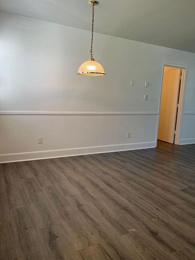 Foto del edificio - 9015 Gladden Ct