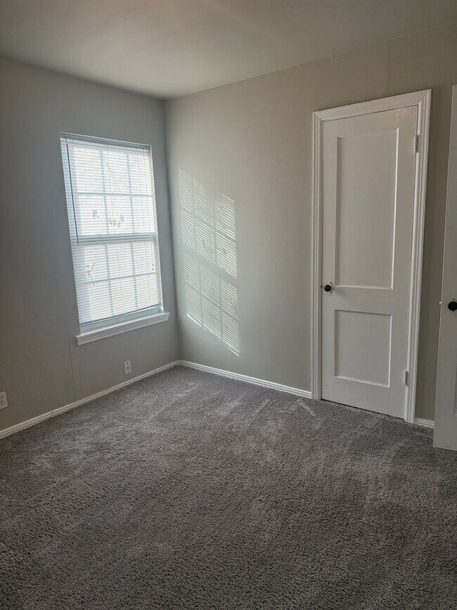 Photo - 1409 College St House