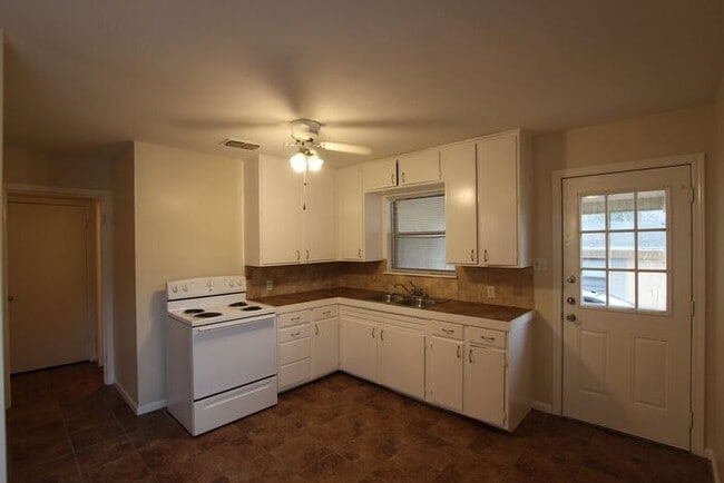 Building Photo - Charming 3 bedroom Home in Tyler ISD!
