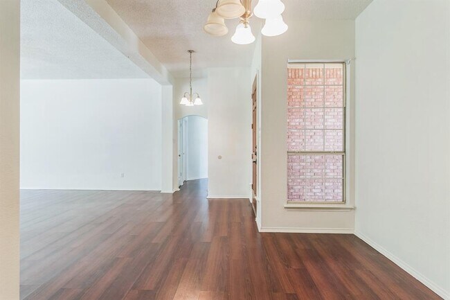 Foto del edificio - 800 Mountain Ridge Dr