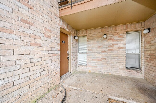 Foto del edificio - 16303 Lyons School Rd