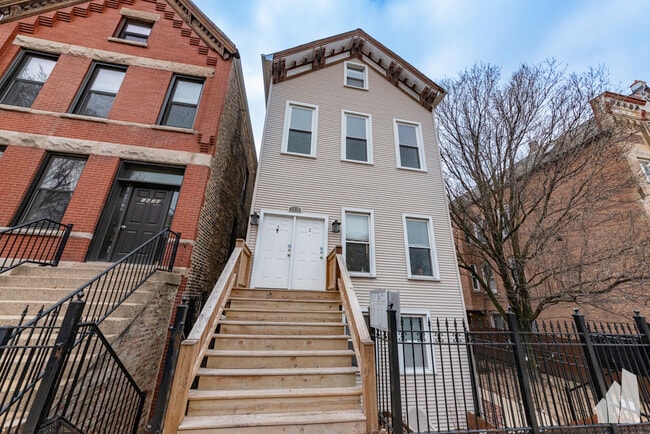 Building Photo - 1426 N Greenview Ave