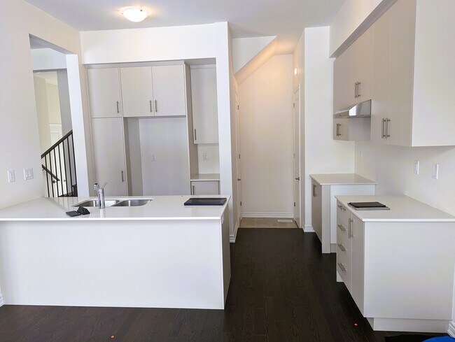 Building Photo - 39 Gemini Dr