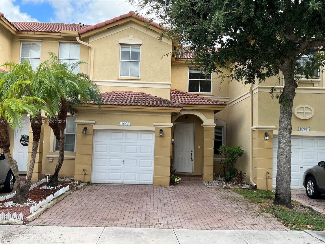 10935 NW 79th St 10935 Doral Fl 33178 - 10935 NW 79th St  10935 Doral Fl 33178