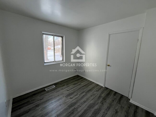 Building Photo - 2002 Kerrwood Dr