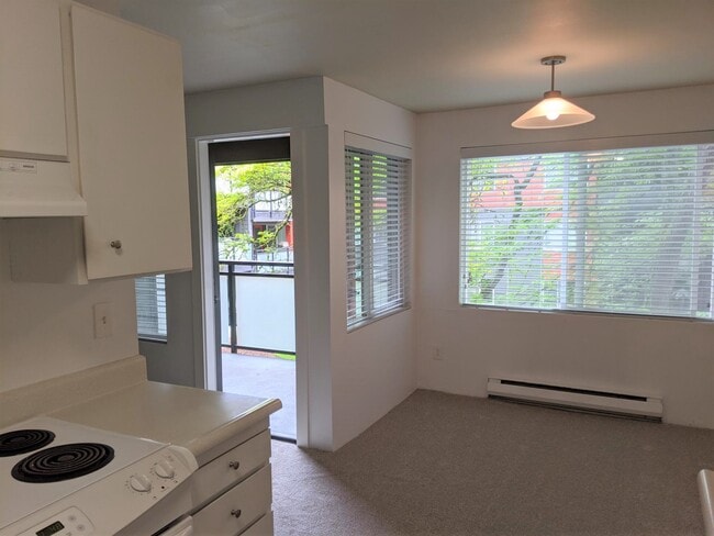 Foto del edificio - 7021 Sand Point Way NE