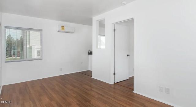 Foto del edificio - 230 N Hollywood Way