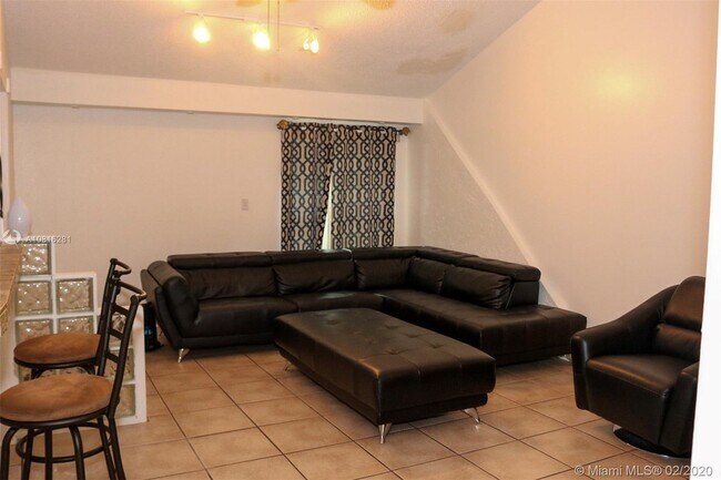 Building Photo - 2062 SW 82nd Ave