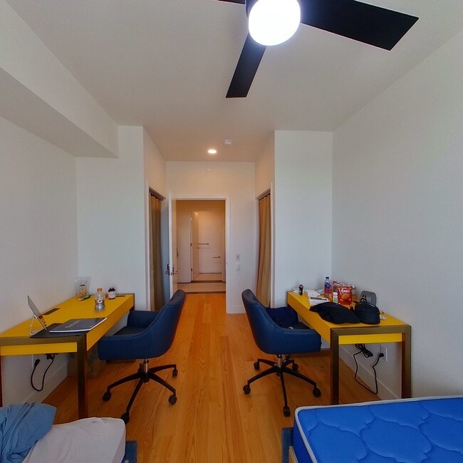 Building Photo - The Laureate