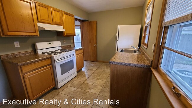 Building Photo - 5 br, 2 bath House - 6036 Kellogg Ave