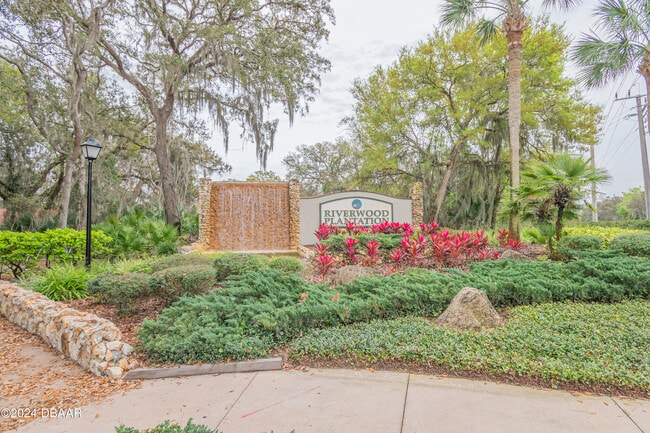 Building Photo - 6236 Clover Bend Dr