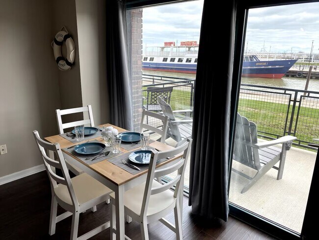 Foto del edificio - 401 W Shoreline Dr