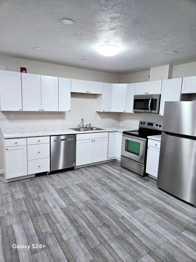 Building Photo - 1357 US-30