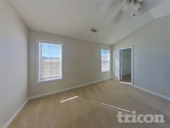 Foto del edificio - 7955 Streamside Ln