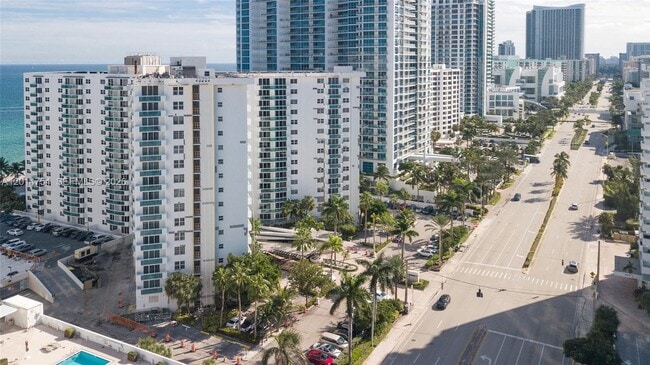 Building Photo - 3001 S Ocean Dr
