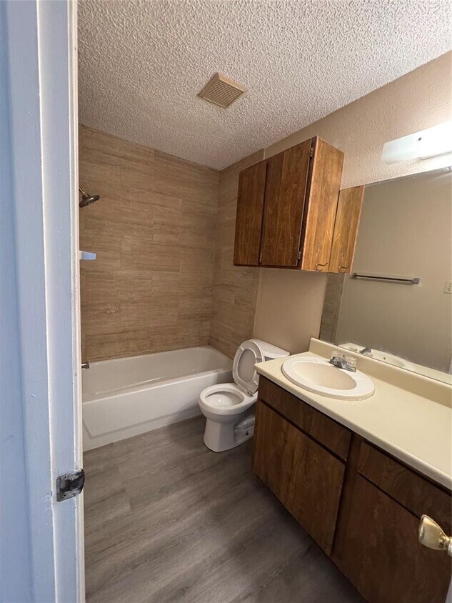 Foto principal - 1713 Hiawatha Dr