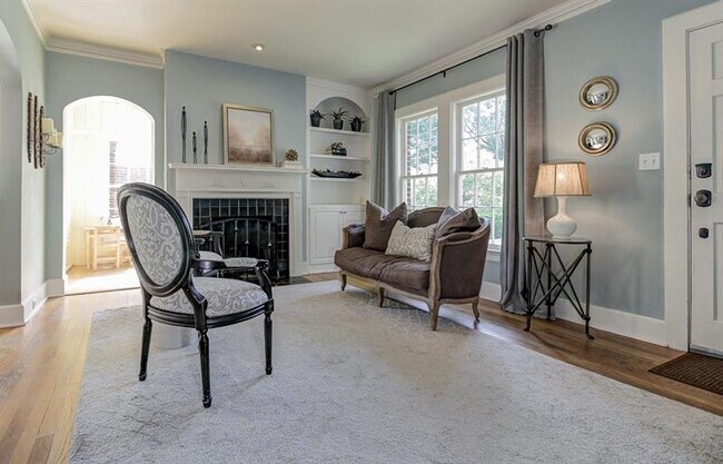 Foto del edificio - 1074 Rosewood Dr NE