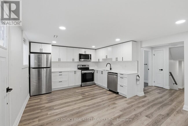 Building Photo - 247 Greencedar Dr