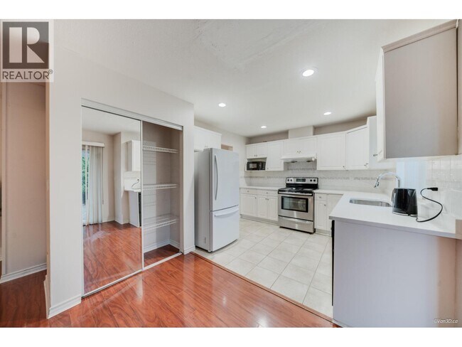 Building Photo - 1208 Yangtze Pl