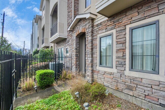 Building Photo - 1404 Wheeler Ave