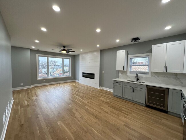 Foto del edificio - 4942 W Belden Ave