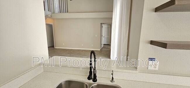 Foto del edificio - 4902 Monarch Ln