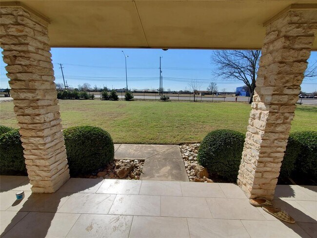 Foto del edificio - 3100 E Old Settlers Blvd