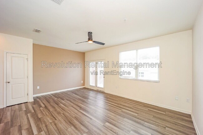 Building Photo - 544 Magnolia Cir